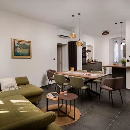 Apartment Altana With Free Parking Pula Exterior photo